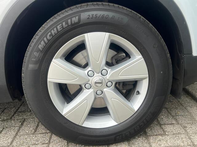 Volvo XC40 1.5 T2 Momentum - Camera achter - Stoelverwarming - Stuurverwarming - Cruisecontrol - Reservewiel