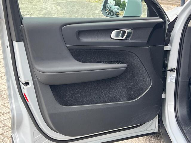 Volvo XC40 1.5 T2 Momentum - Camera achter - Stoelverwarming - Stuurverwarming - Cruisecontrol - Reservewiel