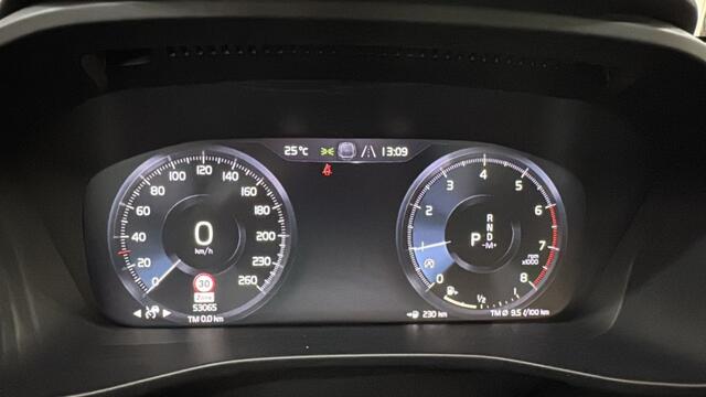 Volvo XC40 2.0 T4 AWD Inscription 1e eigenaar origineel NL Panoramadak Stoelverwarming Camera