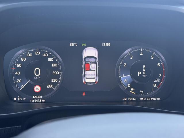 Volvo XC40 1.5 T3 Momentum Pro Panorama dak / Elek. kofferbak / DAB / Camera / cruise control /