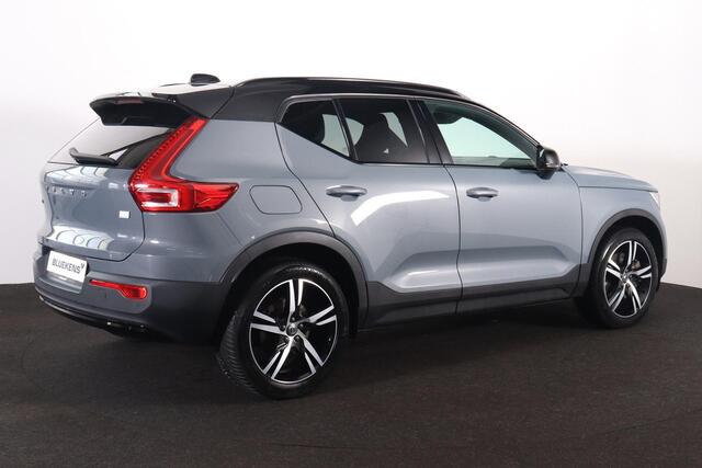 Volvo XC40 T5 Recharge R-Design Schuifdak - Verwarmbare voorstoelen - Verwarmbaar stuur - Intellisafe Assist - Intellisafe Surround - 360 Camera - Getint glas - Parkeersensoren v/a - Semi elektrisch wegklapbare trekhaak - Harman Kardon Audio - 19'' LMV
