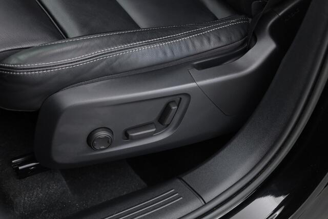 Volvo XC40 1.5 T4 Plug-in hybrid Plus Dark | Pano | Leder | Camera | Stoel- Stuurverw. | Cruise Ctrl. | Apple CarPlay | Navi
