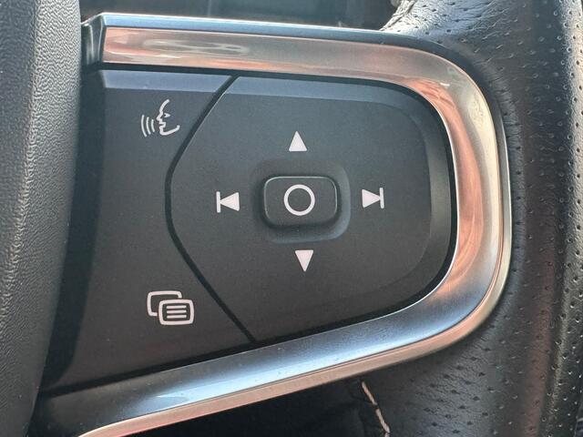 Volvo XC40 2.0 T4 R-Design / Navigatie / Airco Automatisch / Sensoren Voor&Achter / Achterklep Automatisch / Start&Stop /