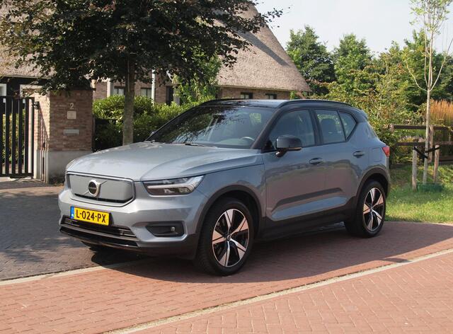 Volvo XC40 Recharge P8 AWD R-Design | Trekhaak | Warmtepomp | Parkeersensoren | Apple Carplay | ACC | NL-Auto |