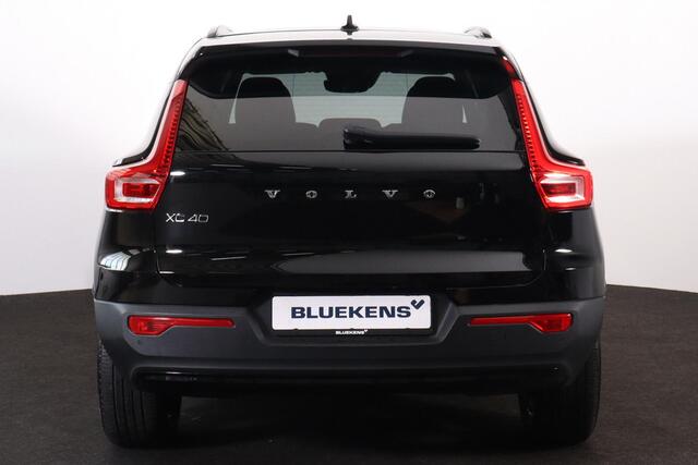Volvo XC40 T5 Recharge R-Design - Panorama/schuifdak - IntelliSafe Assist - 360º Camera - Harman/Kardon audio - Verwarmde voorstoelen & stuur - Parkeersensoren voor & achter - Elektr. bedienb. voorstoelen met geheugen links - Standkachel - Extra getint glas - Inklap