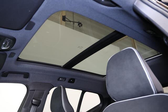 Volvo XC40 T5 Recharge R-Design - Panorama/schuifdak - IntelliSafe Assist - 360º Camera - Harman/Kardon audio - Verwarmde voorstoelen & stuur - Parkeersensoren voor & achter - Elektr. bedienb. voorstoelen met geheugen links - Standkachel - Extra getint glas - Inklap