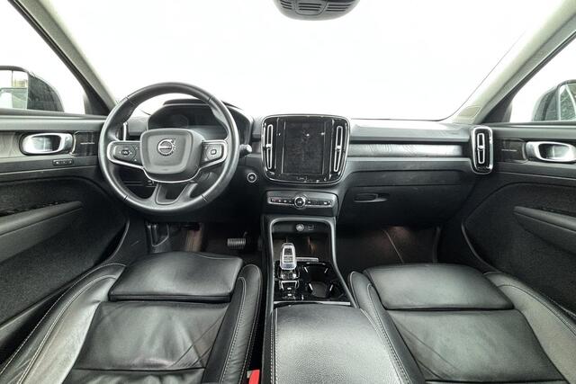 Volvo XC40 1.5 T5 PLUG-IN HYBRID PLUS DARK I LEDEREN BEKLEDING I WINTERPAKKET I P-CAMERA I ADAPTIVE CRUISE