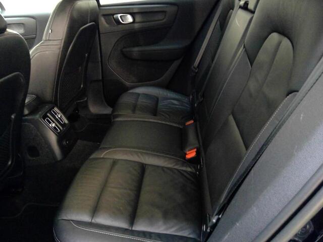 Volvo XC40 1.5 T5 PLUG-IN HYBRID PLUS DARK I LEDEREN BEKLEDING I WINTERPAKKET I P-CAMERA I ADAPTIVE CRUISE