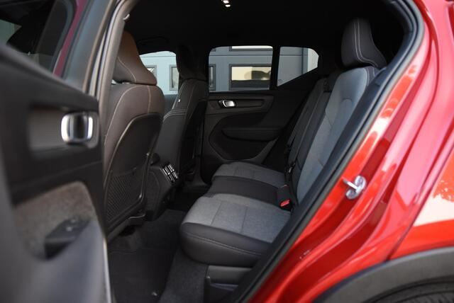 Volvo XC40 2.0 B3 Core 2 TONE / Camera / Google