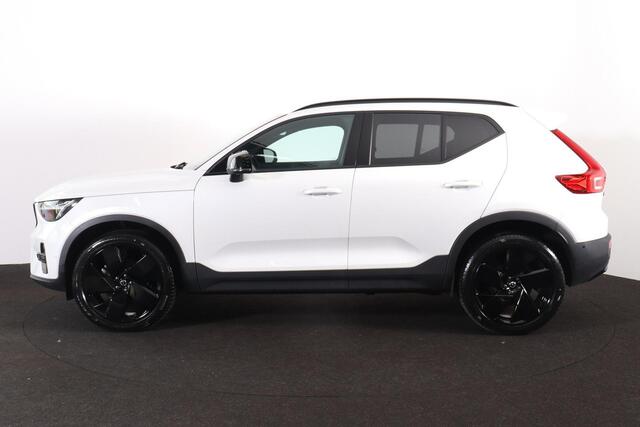 Volvo XC40 B3 Plus Black Edition - IntelliSafe Assist & Surround - 360º Camera - Harman Kardon audio - Verwarmde voorstoelen & stuur - Parkeersensoren voor & achter - Elektr. bedienb. voorstoelen met geheugen links - Draadloze tel. lader - Standkachel - Extra getint