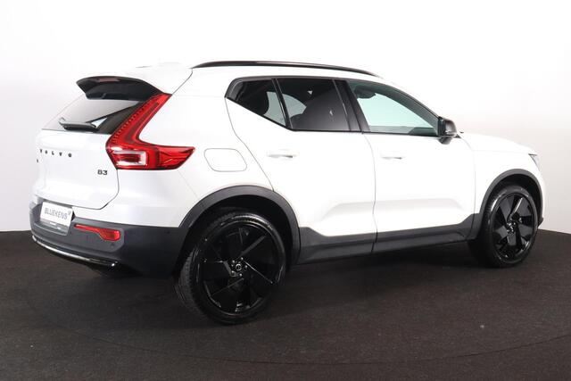 Volvo XC40 B3 Plus Black Edition - IntelliSafe Assist & Surround - 360º Camera - Harman Kardon audio - Verwarmde voorstoelen & stuur - Parkeersensoren voor & achter - Elektr. bedienb. voorstoelen met geheugen links - Draadloze tel. lader - Standkachel - Extra getint