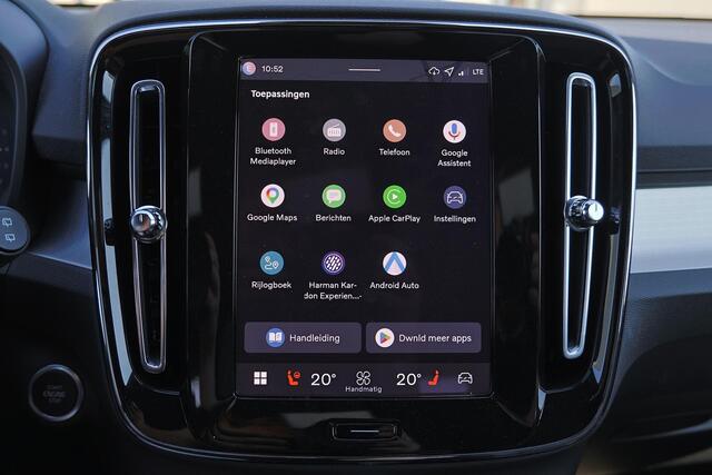 Volvo XC40 B3 Plus Black Edition - IntelliSafe Assist & Surround - 360º Camera - Harman Kardon audio - Verwarmde voorstoelen & stuur - Parkeersensoren voor & achter - Elektr. bedienb. voorstoelen met geheugen links - Draadloze tel. lader - Standkachel - Extra getint
