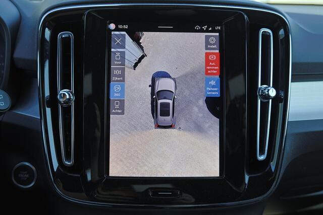 Volvo XC40 B3 Plus Black Edition - IntelliSafe Assist & Surround - 360º Camera - Harman Kardon audio - Verwarmde voorstoelen & stuur - Parkeersensoren voor & achter - Elektr. bedienb. voorstoelen met geheugen links - Draadloze tel. lader - Standkachel - Extra getint