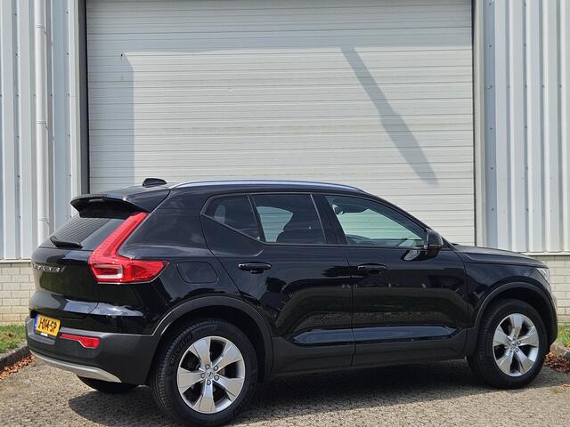 Volvo XC40 1.5 T2 Momentum / Achteruitrijcamera / Apple Carplay & Android Auto / Sensoren Voor en Achter / Navigatie / Lendensteun / Cruise Control /