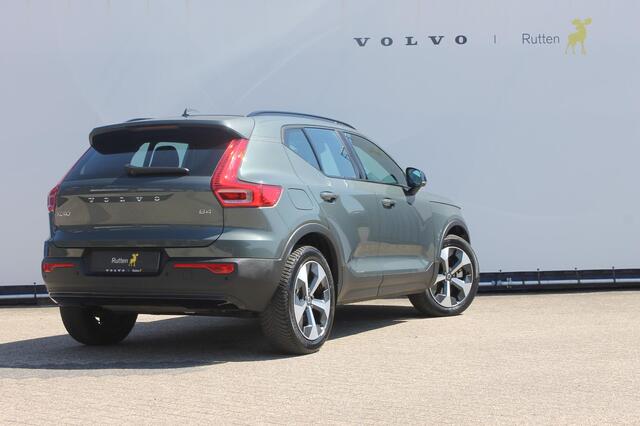 Volvo XC40 B4 211PK Automaat Plus Dark Semi elektrisch wegklapbare trekhaak / Verwarmbare voorruit / Google infotainment / Elektrisch bedienbare bestuurdersstoel met geheugen