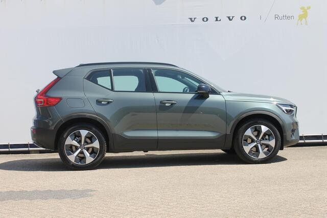 Volvo XC40 B4 211PK Automaat Plus Dark Semi elektrisch wegklapbare trekhaak / Verwarmbare voorruit / Google infotainment / Elektrisch bedienbare bestuurdersstoel met geheugen
