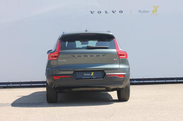Volvo XC40 B4 211PK Automaat Plus Dark Semi elektrisch wegklapbare trekhaak / Verwarmbare voorruit / Google infotainment / Elektrisch bedienbare bestuurdersstoel met geheugen