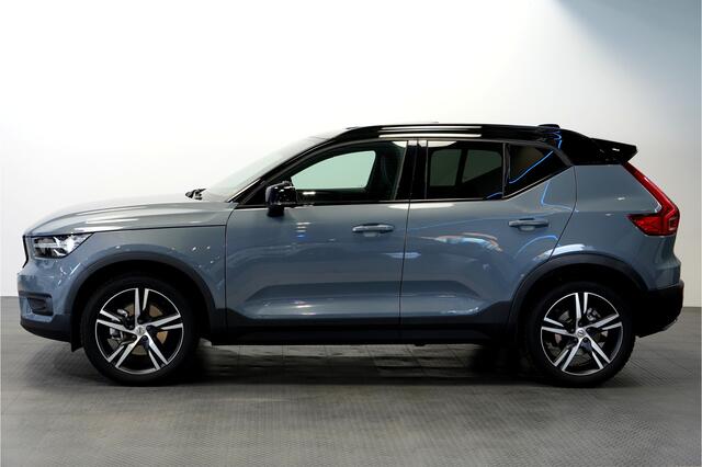 Volvo XC40 2.0 T4 140kW/190pk Aut8 R-Design PANORAMADAK + EL.TREKHAAK + BI-TONE + CRUISE CONTROL + EL.SPORTSTOELEN + LEER/ALCANTARA + STOELVERWARMING + FULL LED + KEYELSS ENTRY&GO + CAMERA + BLIS + LANE ASSIST + PARKSENSOREN + 19" LM-VELGEN + NIEUWE BANDEN!!