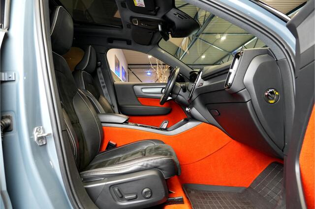 Volvo XC40 2.0 T4 140kW/190pk Aut8 R-Design PANORAMADAK + EL.TREKHAAK + BI-TONE + CRUISE CONTROL + EL.SPORTSTOELEN + LEER/ALCANTARA + STOELVERWARMING + FULL LED + KEYELSS ENTRY&GO + CAMERA + BLIS + LANE ASSIST + PARKSENSOREN + 19" LM-VELGEN + NIEUWE BANDEN!!