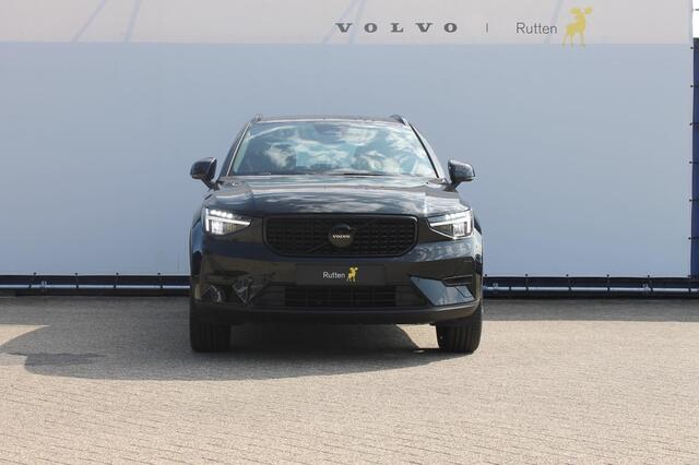 Volvo XC40 2.0 177PK Automaat Plus Black Edition Google infotainment / 20" lichtmetalen velgen / Getinte ramen vanaf de B-stijl / Verwarmbare zitplaatsen voor / Harman Kardon Audio installatie