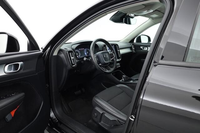 Volvo XC40 1.5 T3 Momentum Pro | RIJKLAAR!! | Cruise Contr. | Trekhaak | Camera | All Season | Apple CarPlay | Navi