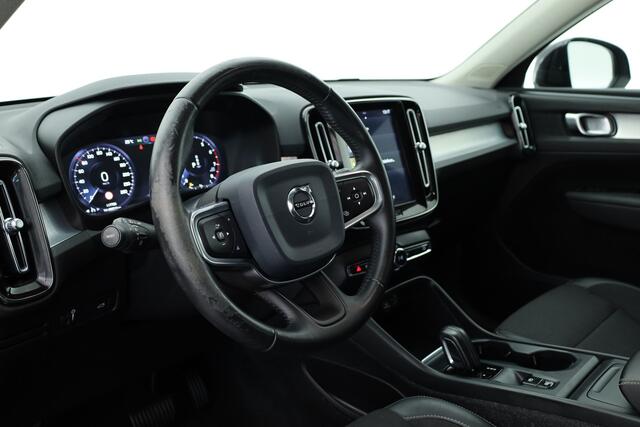 Volvo XC40 1.5 T3 Momentum Pro | RIJKLAAR!! | Cruise Contr. | Trekhaak | Camera | All Season | Apple CarPlay | Navi