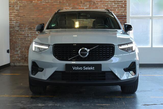 Volvo XC40 B4 Plus Dark | Elektrisch Verstelbare Voorstoelen | Stoel & Stuurverwarming | Adaptieve Cruise Control met Pilot Assist | Dodehoekwaarschuwing | Trekhaak |