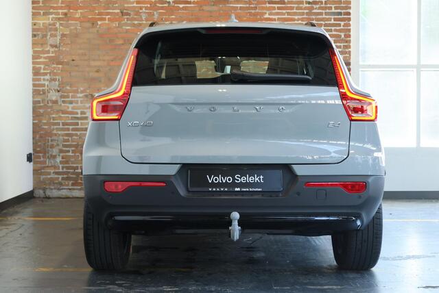 Volvo XC40 B4 Plus Dark | Elektrisch Verstelbare Voorstoelen | Stoel & Stuurverwarming | Adaptieve Cruise Control met Pilot Assist | Dodehoekwaarschuwing | Trekhaak |
