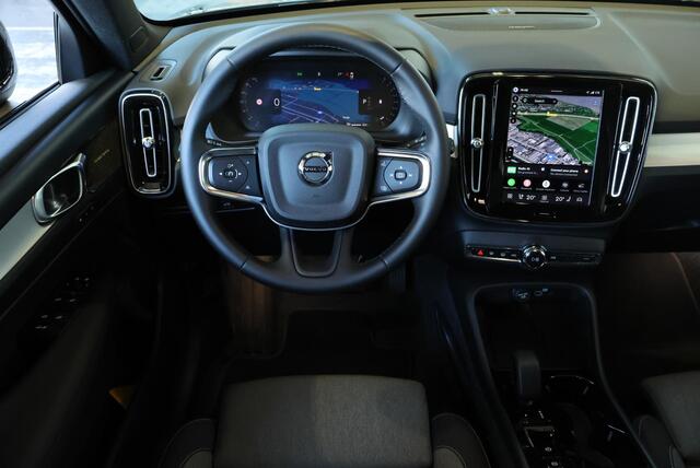 Volvo XC40 B4 Plus Dark | Elektrisch Verstelbare Voorstoelen | Stoel & Stuurverwarming | Adaptieve Cruise Control met Pilot Assist | Dodehoekwaarschuwing | Trekhaak |