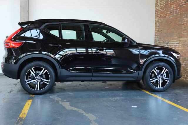 Volvo XC40 B4 Plus Dark | Elektrisch Verstelbare Voorstoelen | Stoel & Stuurverwarming | Adaptieve Cruise Control met Pilot Assist | Dodehoekwaarschuwing | Trekhaak |