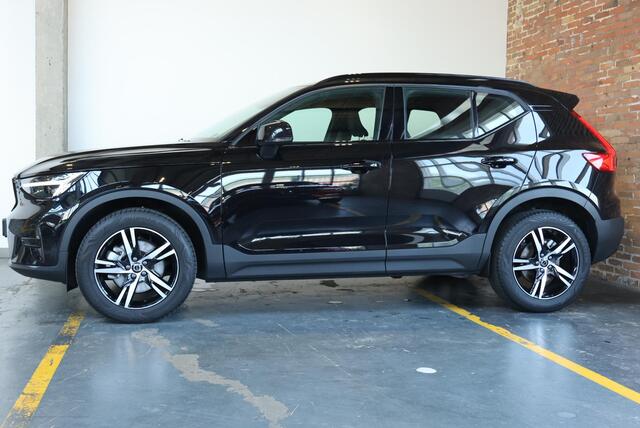 Volvo XC40 B4 Plus Dark | Elektrisch Verstelbare Voorstoelen | Stoel & Stuurverwarming | Adaptieve Cruise Control met Pilot Assist | Dodehoekwaarschuwing | Trekhaak |