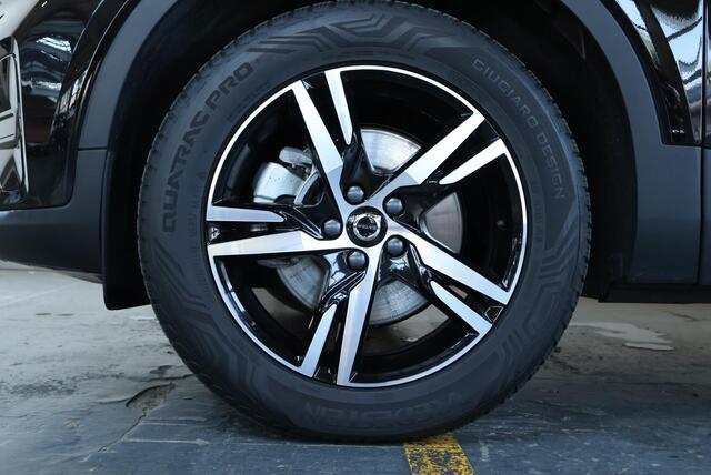 Volvo XC40 B4 Plus Dark | Elektrisch Verstelbare Voorstoelen | Stoel & Stuurverwarming | Adaptieve Cruise Control met Pilot Assist | Dodehoekwaarschuwing | Trekhaak |
