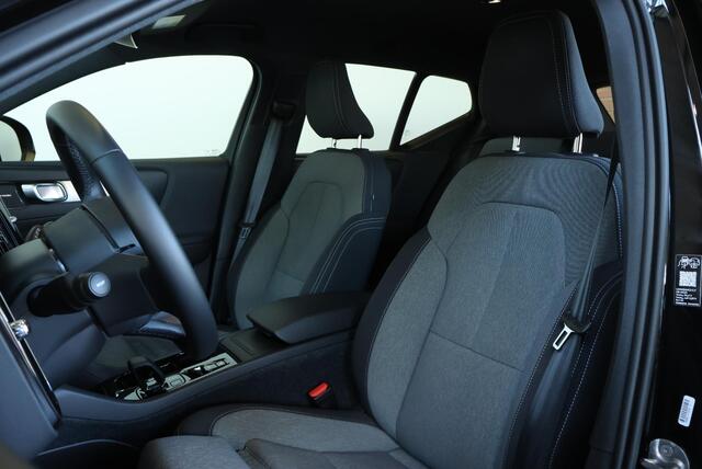 Volvo XC40 B4 Plus Dark | Elektrisch Verstelbare Voorstoelen | Stoel & Stuurverwarming | Adaptieve Cruise Control met Pilot Assist | Dodehoekwaarschuwing | Trekhaak |