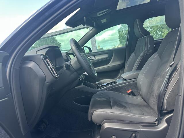 Volvo XC40 2.0 B4 Plus Black Edition / Pano. dak / Elek. verstelbare stoelen / Harman Kardon / Stoel+stuur verwarming / BLIS / Camera achter /