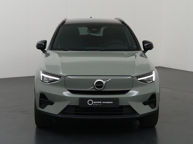 Volvo XC40 Single Motor Core 69 kWh | Navigatie | Stoelverwarming | Stuurwielverwarming | Achteruitrijcamera | Apple Carplay/Android Auto |
