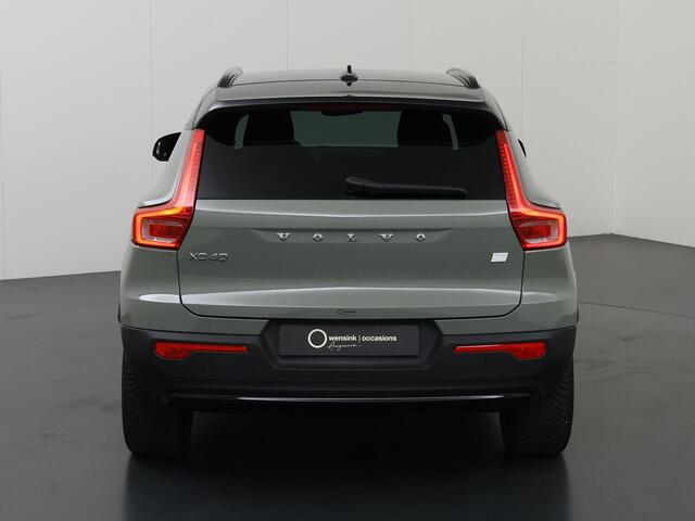 Volvo XC40 Single Motor Core 69 kWh | Navigatie | Stoelverwarming | Stuurwielverwarming | Achteruitrijcamera | Apple Carplay/Android Auto |