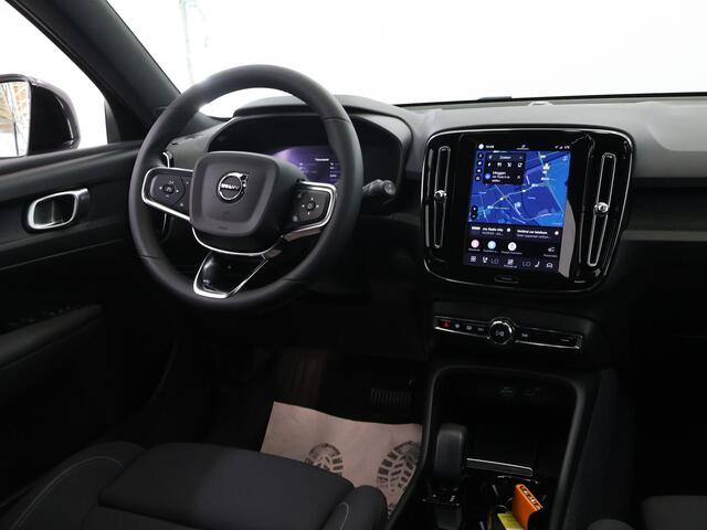 Volvo XC40 Single Motor Core 69 kWh | Navigatie | Stoelverwarming | Stuurwielverwarming | Achteruitrijcamera | Apple Carplay/Android Auto |