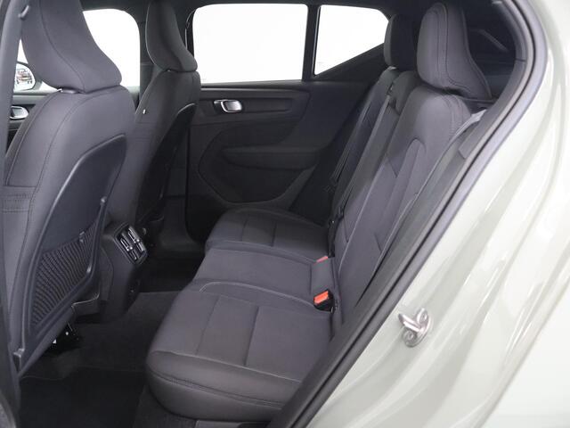 Volvo XC40 Single Motor Core 69 kWh | Navigatie | Stoelverwarming | Stuurwielverwarming | Achteruitrijcamera | Apple Carplay/Android Auto |