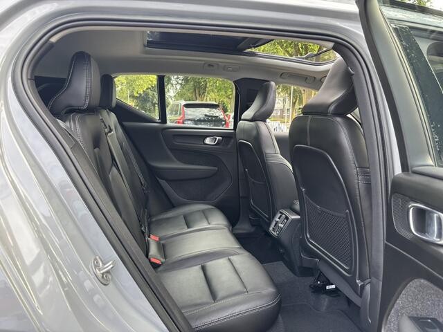 Volvo XC40 2.0 B3 Ultimate Dark Panorama Pilot Assist Keyless