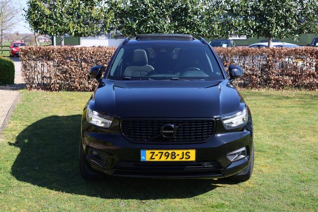 Volvo XC40 2.0 T5 AWD R-Design Intro Edition, Dark, 247Pk, Onderscheidend, Full options Alles in de kleur Black Stone, Harman Kardon, 21" LM, Pano dak, Leer/alcantara, enz.enz.