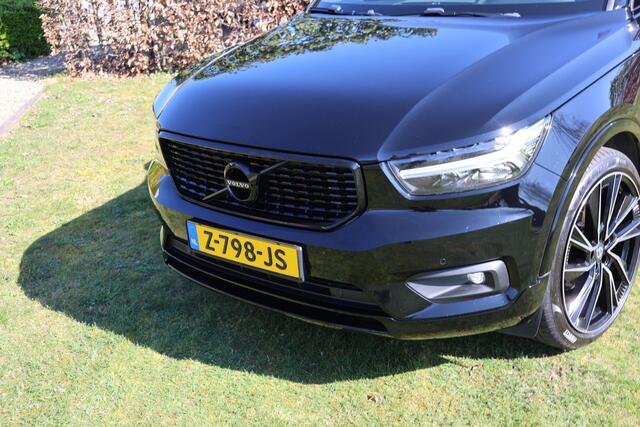 Volvo XC40 2.0 T5 AWD R-Design Intro Edition, Dark, 247Pk, Onderscheidend, Full options Alles in de kleur Black Stone, Harman Kardon, 21" LM, Pano dak, Leer/alcantara, enz.enz.