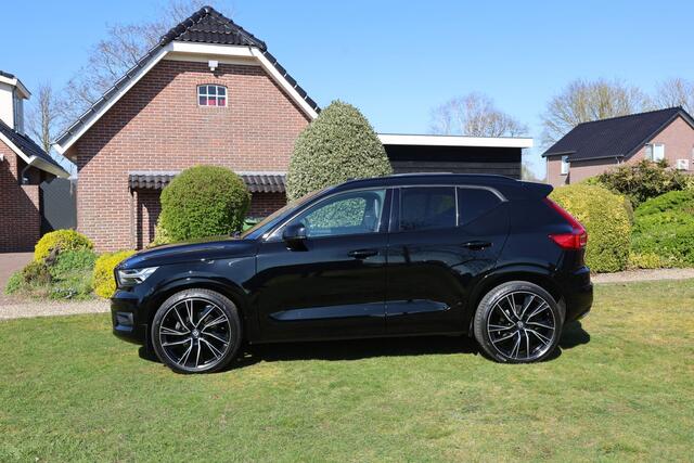 Volvo XC40 2.0 T5 AWD R-Design Intro Edition, Dark, 247Pk, Onderscheidend, Full options Alles in de kleur Black Stone, Harman Kardon, 21" LM, Pano dak, Leer/alcantara, enz.enz.