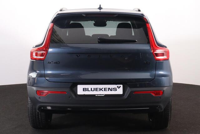 Volvo XC40 B3 Plus Black Edition - Panorama/schuifdak - IntelliSafe Assist & Surround - 360º Camera - Harman/Kardon audio - Verwarmde voorstoelen & stuur - Parkeersensoren voor & achter - Elektr. bedienb. voorstoelen met geheugen links - Draadloze tel. lader - Standkachel - Extra getint glas - 20' LMV