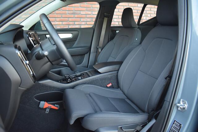 Volvo XC40 T2 129PK Automaat Momentum Business | Trekhaak | All-Season |