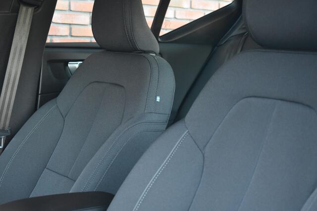 Volvo XC40 T2 129PK Automaat Momentum Business | Trekhaak | All-Season |