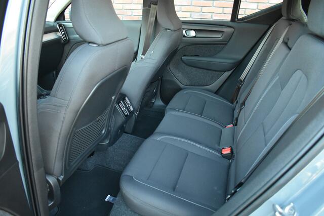Volvo XC40 T2 129PK Automaat Momentum Business | Trekhaak | All-Season |