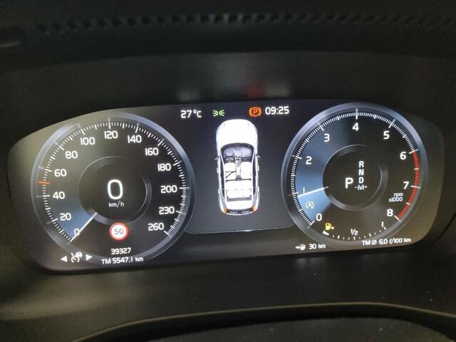 Volvo XC40 1.5 T2 Momentum Business | Adaptieve Cruise Control | Navigatie | Apple CarPlay & Android Auto | Parkeersensoren Voor en Achter | Parkeercamera | DAB |