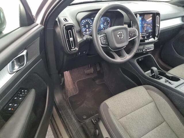 Volvo XC40 1.5 T2 Momentum Business | Adaptieve Cruise Control | Navigatie | Apple CarPlay & Android Auto | Parkeersensoren Voor en Achter | Parkeercamera | DAB |