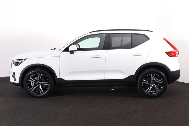 Volvo XC40 B3 Core Business - Harman Kardon - Adaptive Cruise Control met Pilot Assist - BLIS dodehoekassistentie - Voorstoelen en stuurwiel verwarmbaar - Keyless - Elektr. bedienbare achterklep - Parkeersensoren voor & achter - Parkeer camera acter - 18' LMV - Getint glas v.a. de B-stijl - Google Maps geïntegreerd - Apple®CarPlay