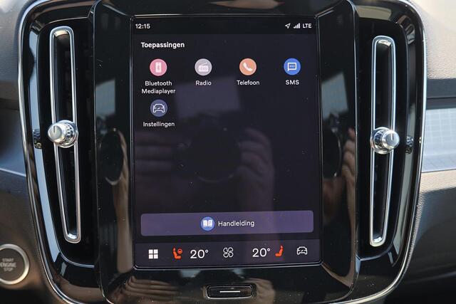 Volvo XC40 B3 Core Business - Harman Kardon - Adaptive Cruise Control met Pilot Assist - BLIS dodehoekassistentie - Voorstoelen en stuurwiel verwarmbaar - Keyless - Elektr. bedienbare achterklep - Parkeersensoren voor & achter - Parkeer camera acter - 18' LMV - Getint glas v.a. de B-stijl - Google Maps geïntegreerd - Apple®CarPlay